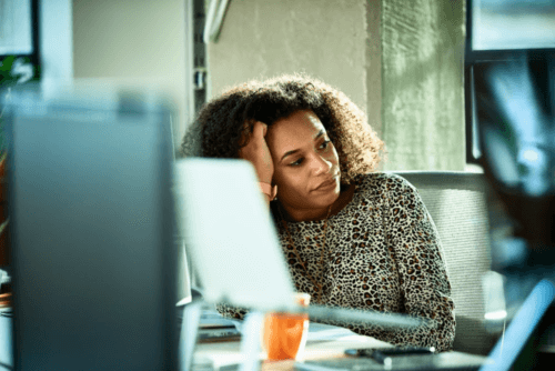woman-frustrated-at-work-leave-job-supportiv